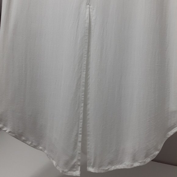 White Sleeveless Long Blouse with Dark Gray Collar - Picture 4 of 4